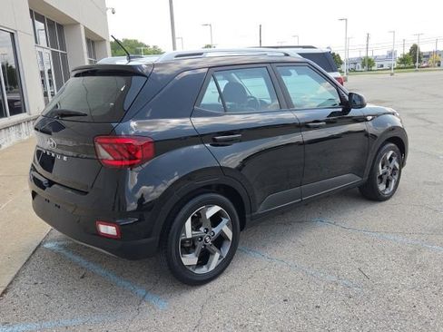 Used 2024 Hyundai Venue SEL FWD image 5