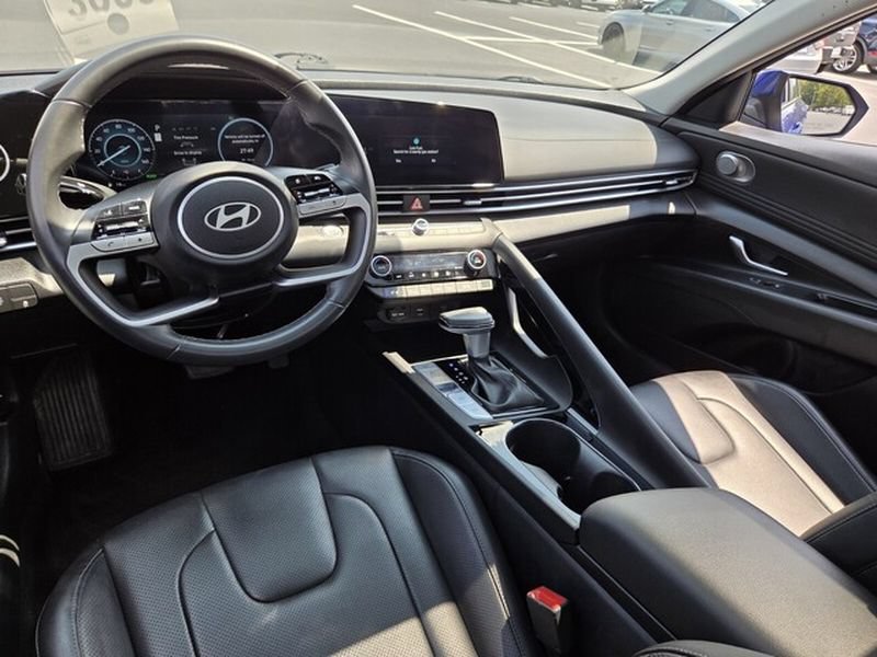 Used 2025 Hyundai Elantra Limited FWD image 13