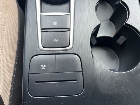 Used 2021 Ford Escape SE image 29