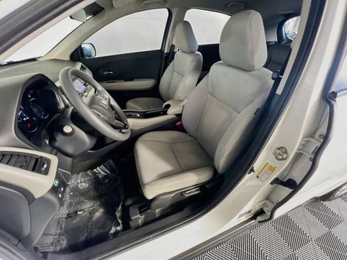 Used 2019 Honda HR-V LX image 10