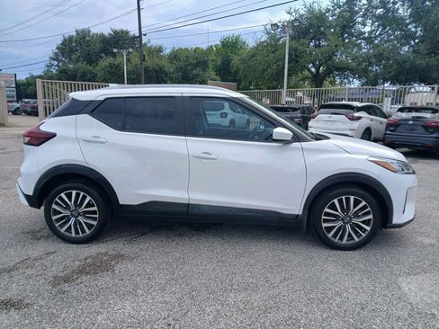 Used 2022 Nissan Kicks SV FWD image 8