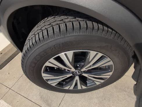 Used 2022 Nissan Rogue SV AWD/4WD image 12