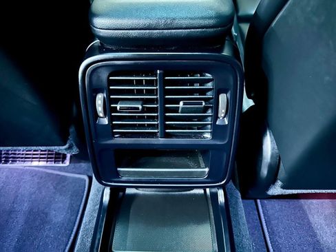 Used 2021 Porsche Taycan image 23