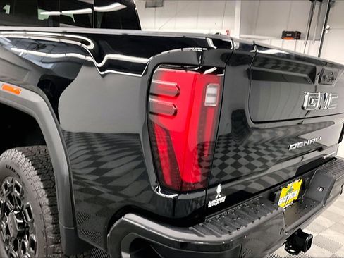 Used 2024 GMC Sierra 2500 Denali Ultimate AWD/4WD image 37