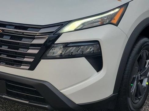 Used 2026 Nissan Rogue SV FWD image 8