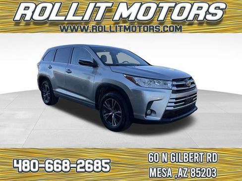 Used 2017 Toyota Highlander LE image 1