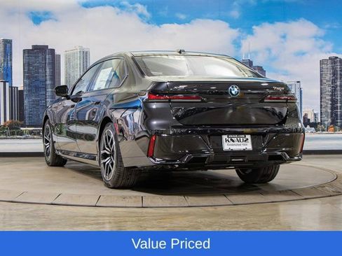 Used 2025 BMW 750e xDrive w/ Premium Package AWD/4WD image 9