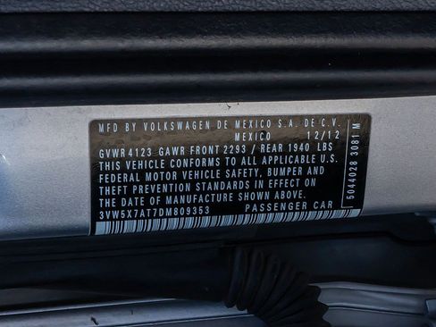 Used 2013 Volkswagen Beetle 2.5 image 36