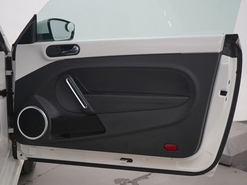 Used 2013 Volkswagen Beetle 2.5 image 9