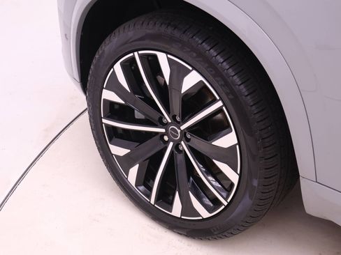 New 2026 Volvo XC90 B6 Plus w/ Protection Package Premier AWD/4WD image 21