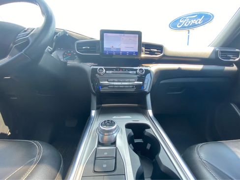 Used 2022 Ford Explorer Limited w/ Equipment Group 301A AWD/4WD image 23