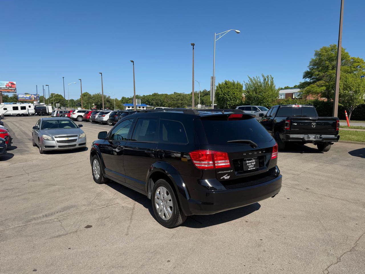 Used 2019 Dodge Journey SE FWD image 4