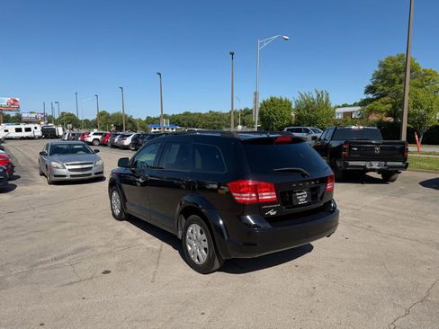 Used 2019 Dodge Journey SE FWD image 4