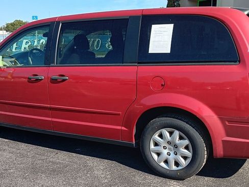 Used 2008 Chrysler Town & Country LX image 8