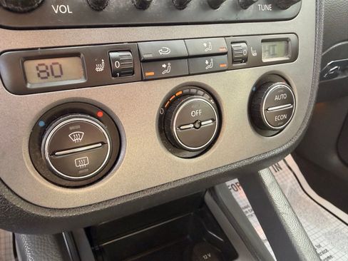 Used 2005 Volkswagen Jetta 2.5 image 16