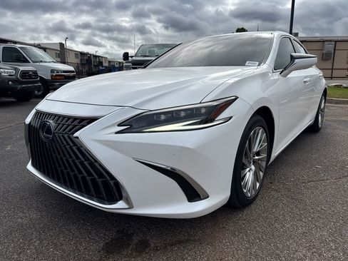 Used 2022 Lexus ES 300h Ultra Luxury w/ Accessory Package 2 FWD image 3