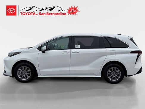 New 2026 Toyota Sienna LE image 2