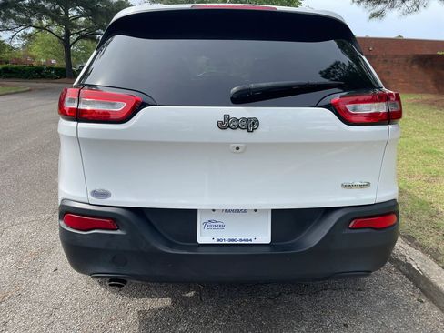 Used 2015 Jeep Cherokee Latitude w/ Comfort/Convenience Group FWD image 4