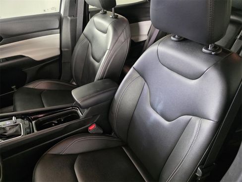 Certified 2025 Jeep Compass Limited image 12