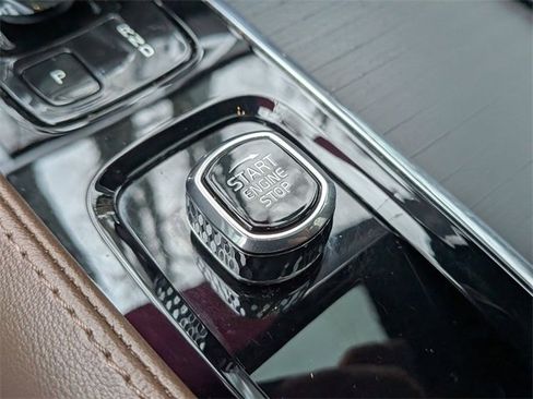 Certified 2022 Volvo XC90 T8 Inscription w/ Lounge Package image 19