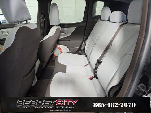 Used 2015 Jeep Renegade Latitude image 27