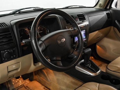 Used 2010 HUMMER H3 Luxury w/ Appearance Package image 2