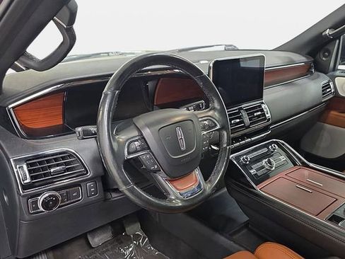 Used 2020 Lincoln Navigator L Reserve w/ Luxury Package AWD/4WD image 16