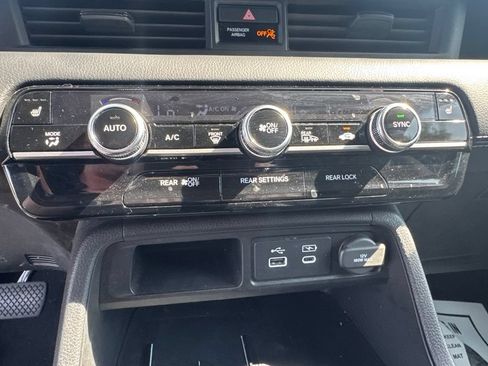 Used 2023 Honda Pilot Touring image 26