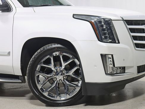 Used 2020 Cadillac Escalade Luxury AWD/4WD image 5