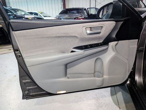 Used 2016 Toyota Camry XSE w/ Moonroof Package FWD image 14