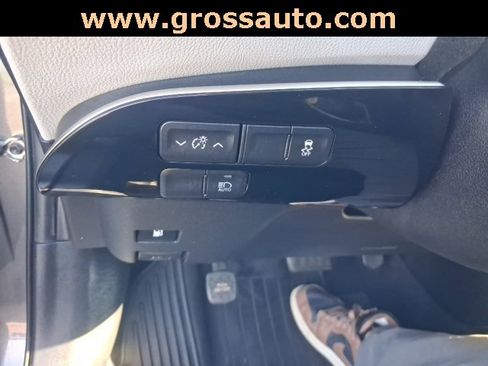 Used 2017 Toyota Prius Two image 10