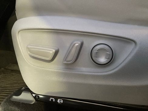 Used 2024 Toyota Highlander Platinum image 12