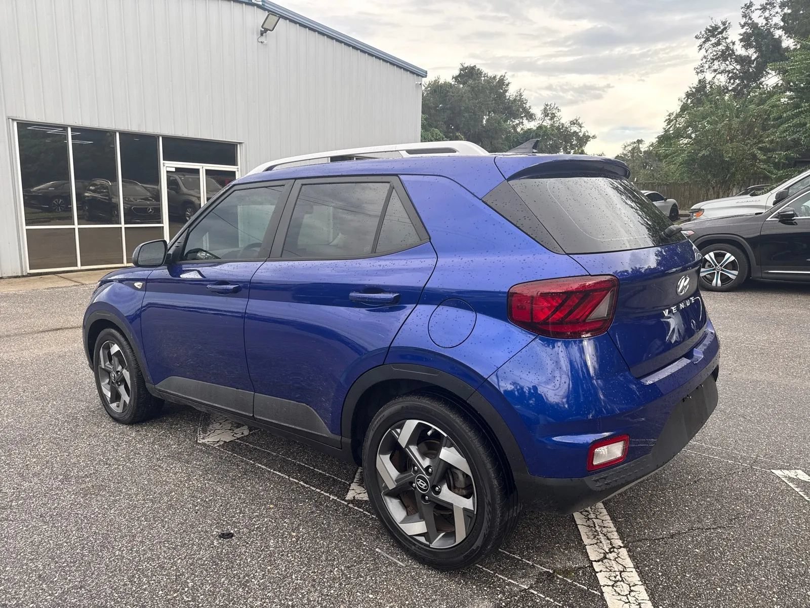 Used 2022 Hyundai Venue Limited FWD image 10