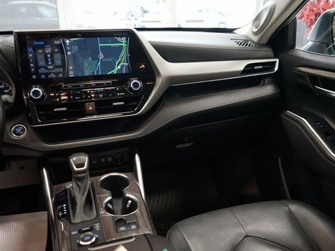 Used 2021 Toyota Highlander Platinum image 13