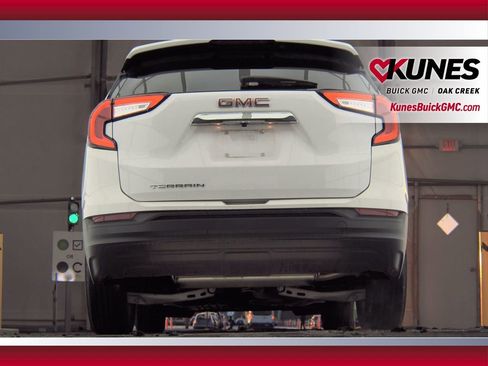 Used 2024 GMC Terrain SLE image 8