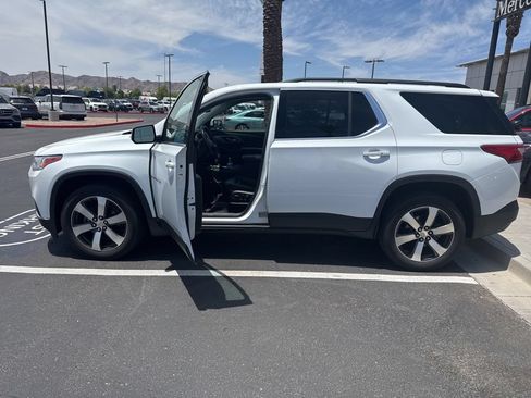 Used 2020 Chevrolet Traverse LT w/ LT Premium Package FWD image 5