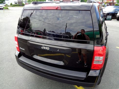 Used 2017 Jeep Patriot Sport image 19