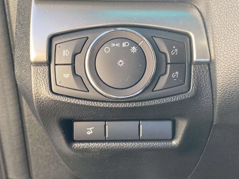 Used 2019 Ford Explorer XLT w/ Equipment Group 202A AWD/4WD image 19
