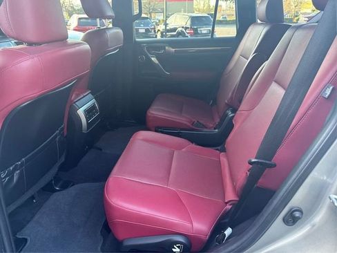 Used 2022 Lexus GX 460 Premium w/ Accessory Package image 10