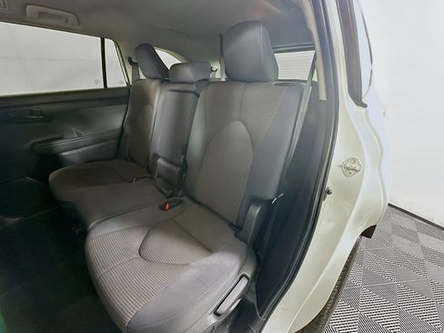 Used 2024 Toyota Highlander LE image 26