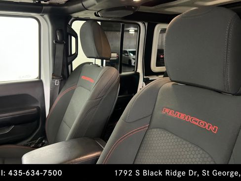 Used 2019 Jeep Wrangler Unlimited Rubicon w/ Cold Weather Group AWD/4WD image 16