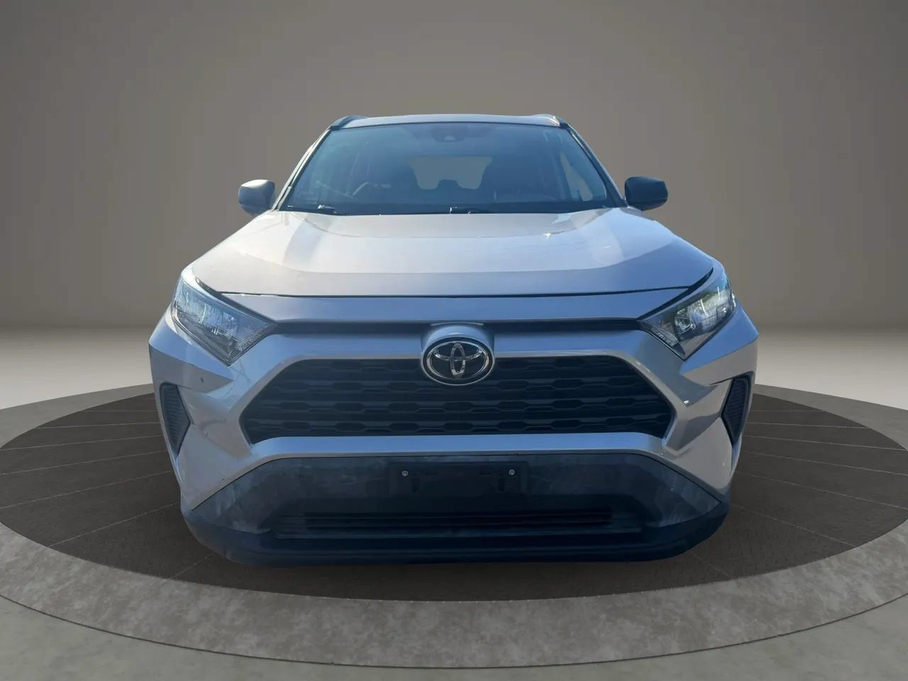 Used 2021 Toyota RAV4 LE AWD/4WD image 2