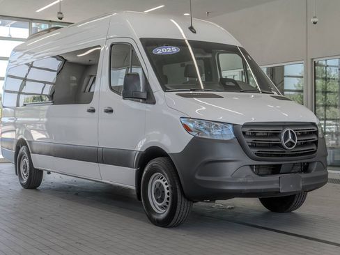 Used 2025 Mercedes-Benz Sprinter 2500 image 20
