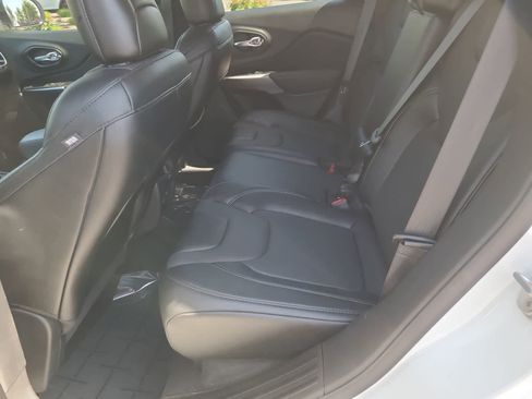 Used 2022 Jeep Cherokee Limited AWD/4WD image 21