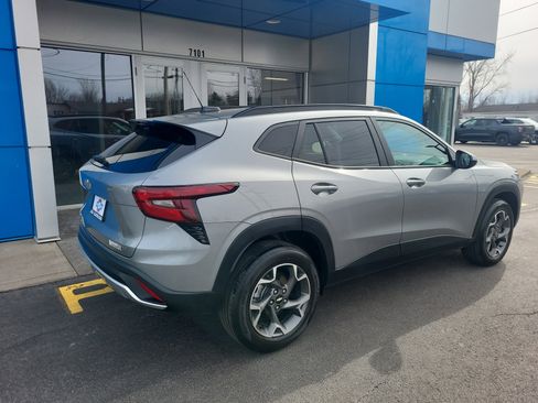 Used 2024 Chevrolet Trax LT w/ Driver Confidence Package image 12