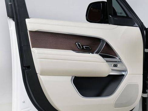Used 2024 Land Rover Range Rover Long Wheelbase SE image 25