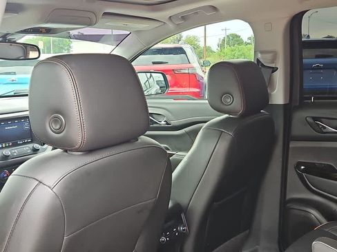 Used 2023 GMC Acadia AT4 w/ Technology Package AWD/4WD image 16