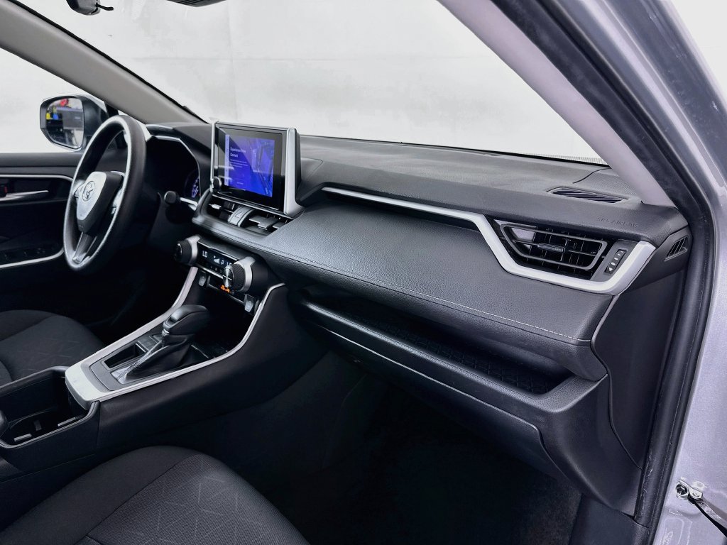 Certified 2025 Toyota RAV4 XLE FWD image 28