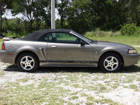Used 2002 Ford Mustang Premium RWD image 13
