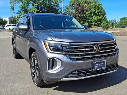 Certified 2024 Volkswagen Atlas SE w/ Panoramic Sunroof Package AWD/4WD image 2